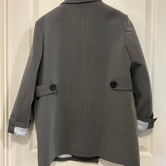 Elegant Gray Double-Breasted Blazer - Picture 2 of 2